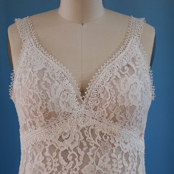 NEW, NEVER WORN WILDERLY BRIDE WEDDING GOWN DRESS, DAHLIA STYLE - Picture 2 of 11